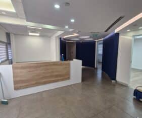 מטבח מאובזר, חדר תקשורת, מעליות נגישות ומערכות אבטחה