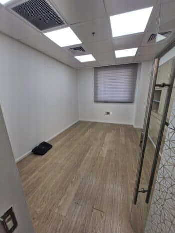 מחסן, מרחב מוגן, חדר ישיבות מרווח, כניסה פרטית, מטבח מאובזר