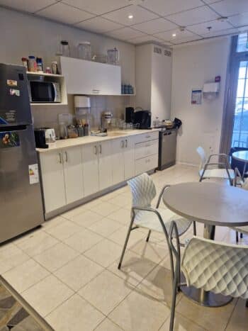 חלוקת הפנים באמצעות מחיצות זכוכית