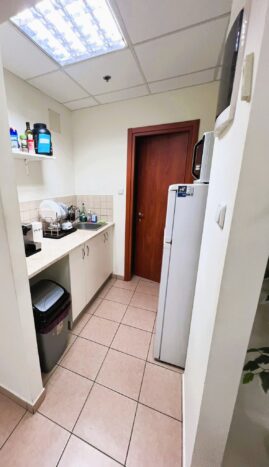 סביבת עבודה שקטה, מסודרת ומוארת