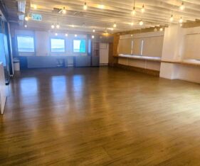 המשרד כולל 15 משרדים פרטיים, 2 אזורי Open Space, מטבח ומרפסת