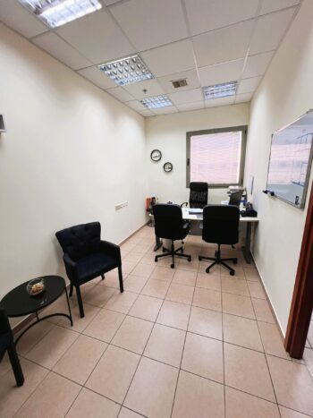 בקומה 3, ממוקם בנשר, בסביבה עסקית פעילה