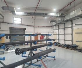 מצויד בספרינקלרים ורכזת גילוי אש