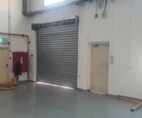 הנכס כולל מעטפת בנויה עם משרדים, מטבח ועוד