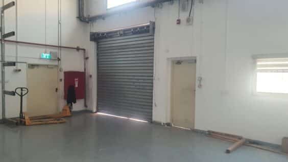 הנכס כולל מעטפת בנויה עם משרדים, מטבח ועוד