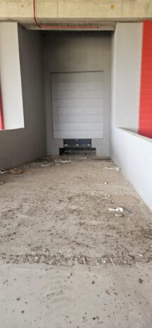 3 שערי שינוע ופריקה למכולות לתוך המרלוג ולאזור מחסן תפעולי