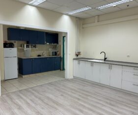 ליד מסעדות וכל ההיצע של הפארק