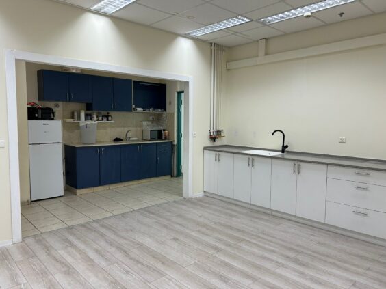 ליד מסעדות וכל ההיצע של הפארק