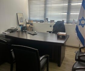 מרפסת שמש יוצאת דופן ומרווחת, אידאלית לאירוח