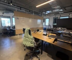 חדרים אישיים,קבוצתיים חדרי ישיבות ואופן ספייס