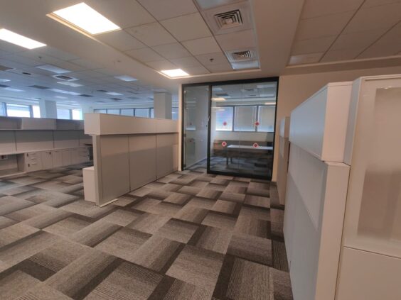 מטבח מאובזר, חדר תקשורת,