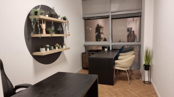 ניתן להשכיר אותו במצב הקיים או לאחד את 2 היחידות