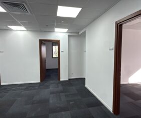 נוף פסטורלי של שדות חקלאות וטבע