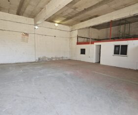 300 מר עם מחסן ומשרד