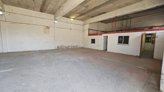 300 מר עם מחסן ומשרד