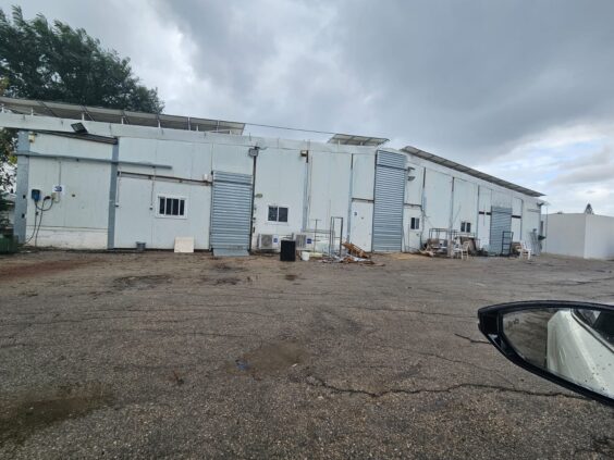 חדר ישיבות מרווח, 10 חדרי הנהלה פרטיים, מרחב מוגן ומחסן 