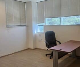 מקלחת ו 2 שירותים בנכס, 5 חדרי אופן ספייס,