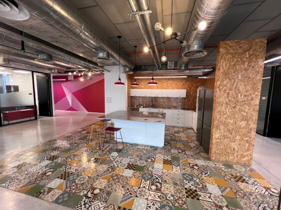 משרד 840 מ גמר מלא