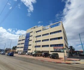 ממוקם בין הרחובות היוצרים והמסגר