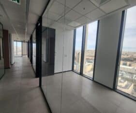 מטבח מאובזר, חדר תקשורת ומרחב מוגן