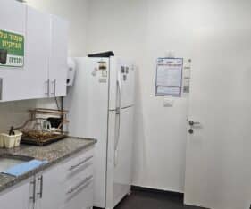 כולל אזור משרדים ומטבח מאובזר