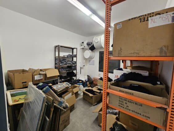 מבנה כולל משרדים, חדר אוכל וממק