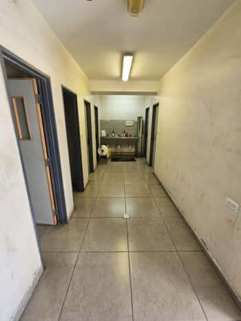 כולל משרדים ומרחב מוגן