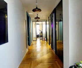 מחיצות זכוכית מודרניות