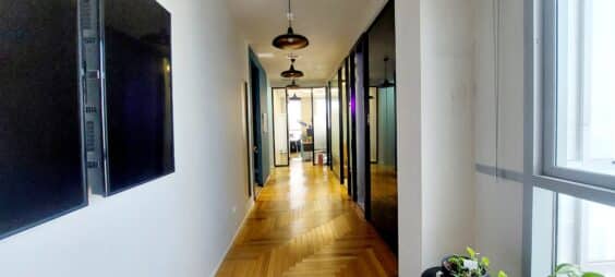 מחיצות זכוכית מודרניות