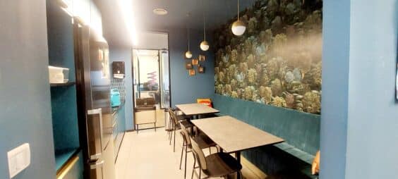 בקומה גבוהה במגדל מטופח