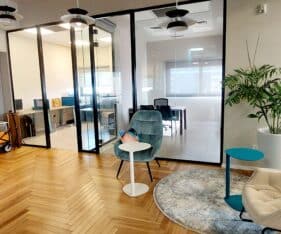 מטבח מאובזר ומעליות נגישות דרך כניסה פרטית