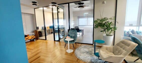 מטבח מאובזר ומעליות נגישות דרך כניסה פרטית