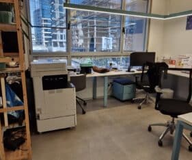 8 חדרים, בנוסף לעמדת מזכירות ומטבח