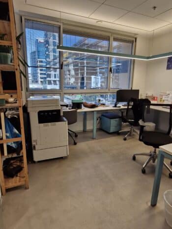 8 חדרים, בנוסף לעמדת מזכירות ומטבח