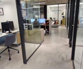 משרד מעוצב ומסודר ברמה גבוהה