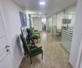 חדר ישיבות, 5 חדרי הנהלה פרטיים, מרחב מוגן