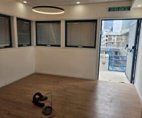 משרדים מסודרים מוארים ויפים