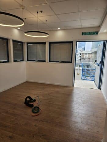 משרדים מסודרים מוארים ויפים