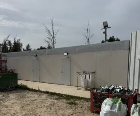 מגרש מסודר, נוח לתפעול ולכניסת ציוד וכלים