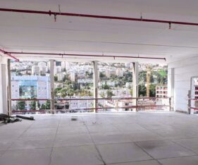 בניין משרדים חדש בן 5 קומות