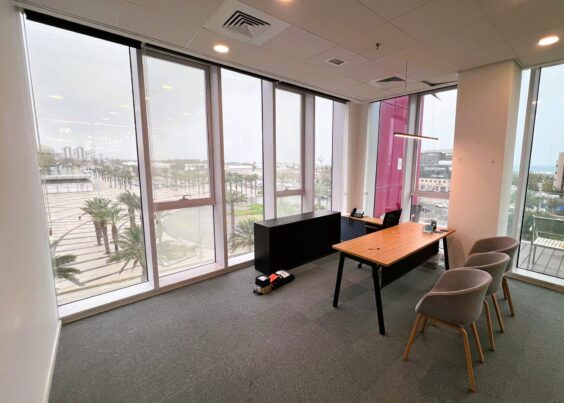 חדר ישיבות מרווח, 20 חדרי הנהלה פרטיים