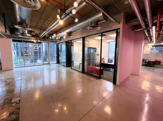 מרפסת ומחסן 