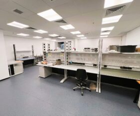 מטבח מאובזר, חדר תקשורת, מערכות אבטחה ומרחב מוגן