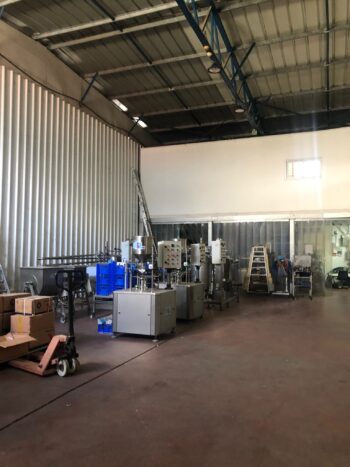 כולל 2 חדרי הרכבות , 2 שירותים, מקלחות, משרד מנכל ועוד