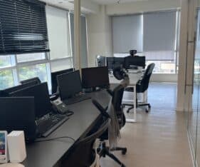 בסביבה עסקית מבוקשת ומרכזית, אזור עם חנייה חופשית