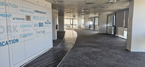 להשכרה קומה עצמאית 1650 מטר עם נוף משגע לים