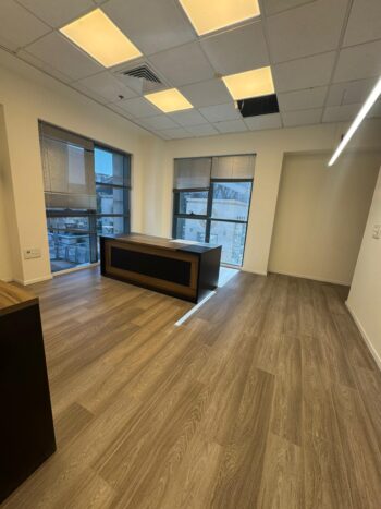 במגדל יוקרתי, מבוקש ונגיש