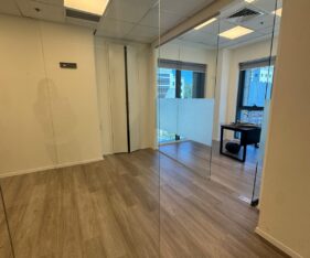 להשכרה משרד מסודר, מואר ויפה