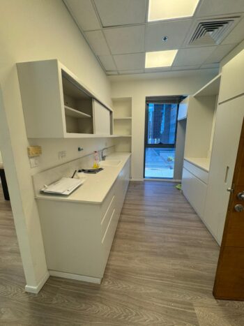 כולל חלל פתוח מטבחון וחדר ישיבות