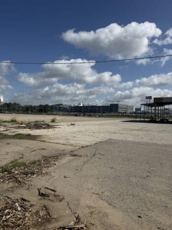 שטח של 28 דונם אדמה מאוספלט